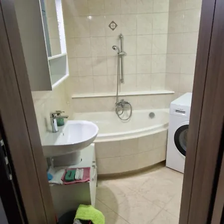 W Centrum Ilawy Przy Jeziorze Jeziorak *