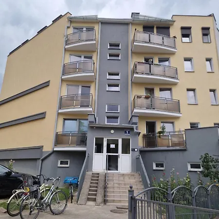 W Centrum Ilawy Przy Jeziorze Jeziorak Apartment *