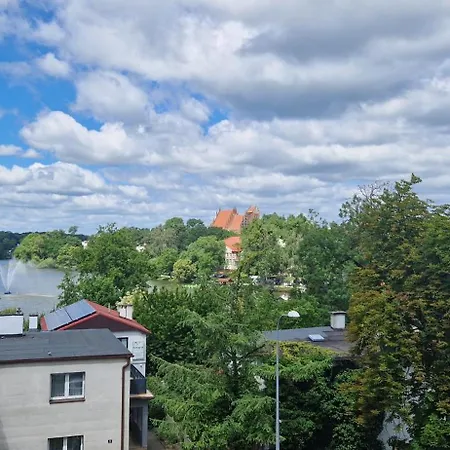 W Centrum Ilawy Przy Jeziorze Jeziorak