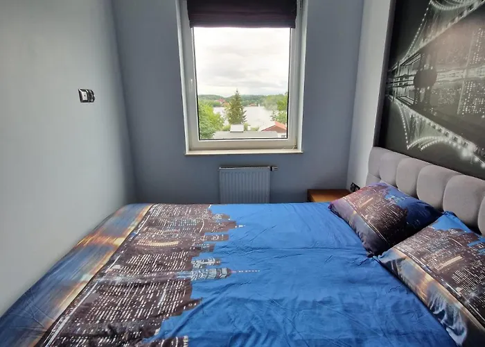 W Centrum Ilawy Przy Jeziorze Jeziorak *