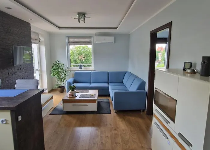 W Centrum Ilawy Przy Jeziorze Jeziorak