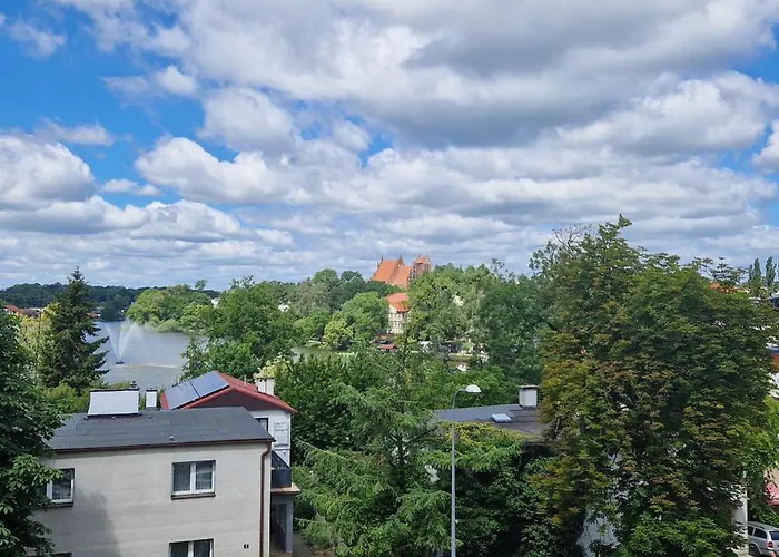 W Centrum Ilawy Przy Jeziorze Jeziorak